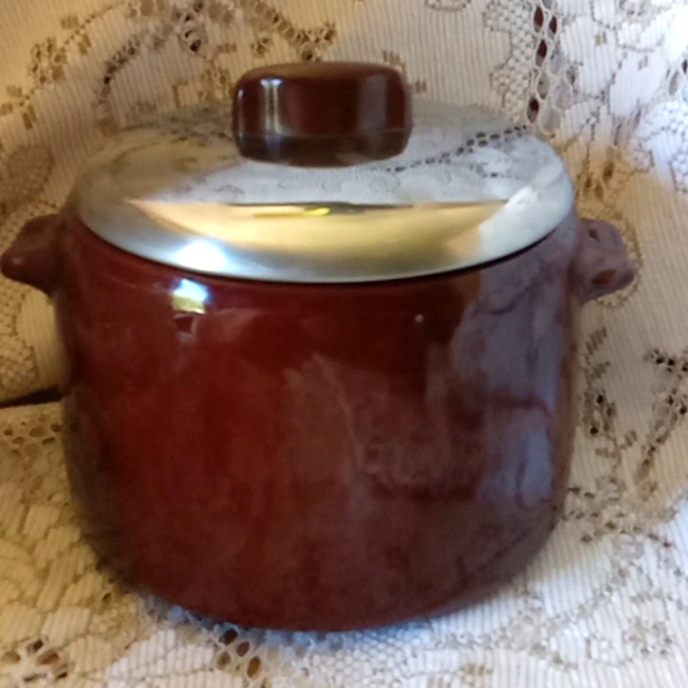 Vintage west Bend bean pot New condition